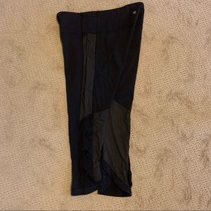 LULULEMON CROPPED LEGGINGS; cool design!!!